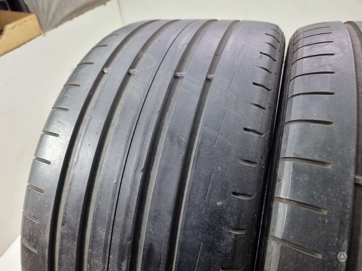 Dunlop 4-5mm, summer 275/40 R18