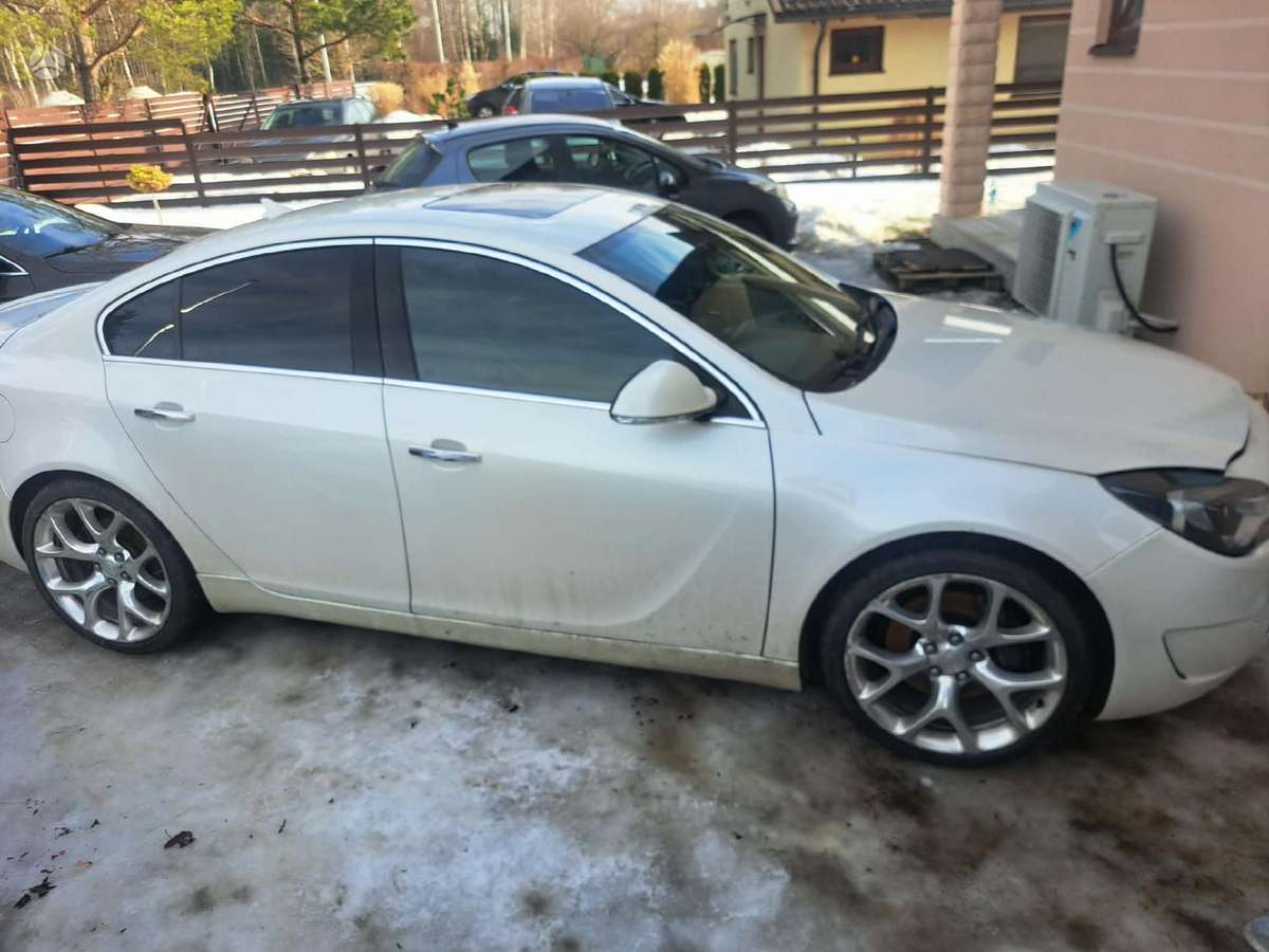 Opel Insignia Opc apdaila variklis dalimis