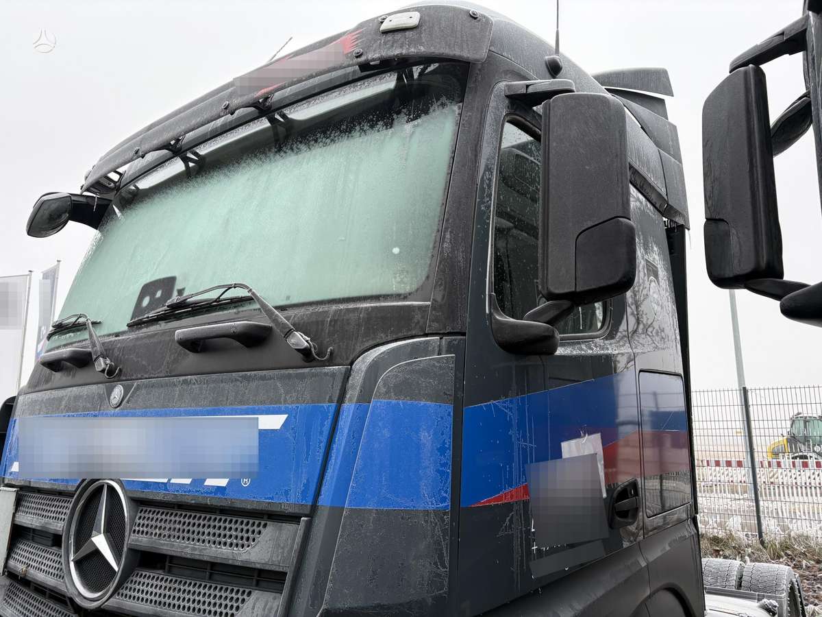 Mercedes-Benz 1842 Mega, double sleeper