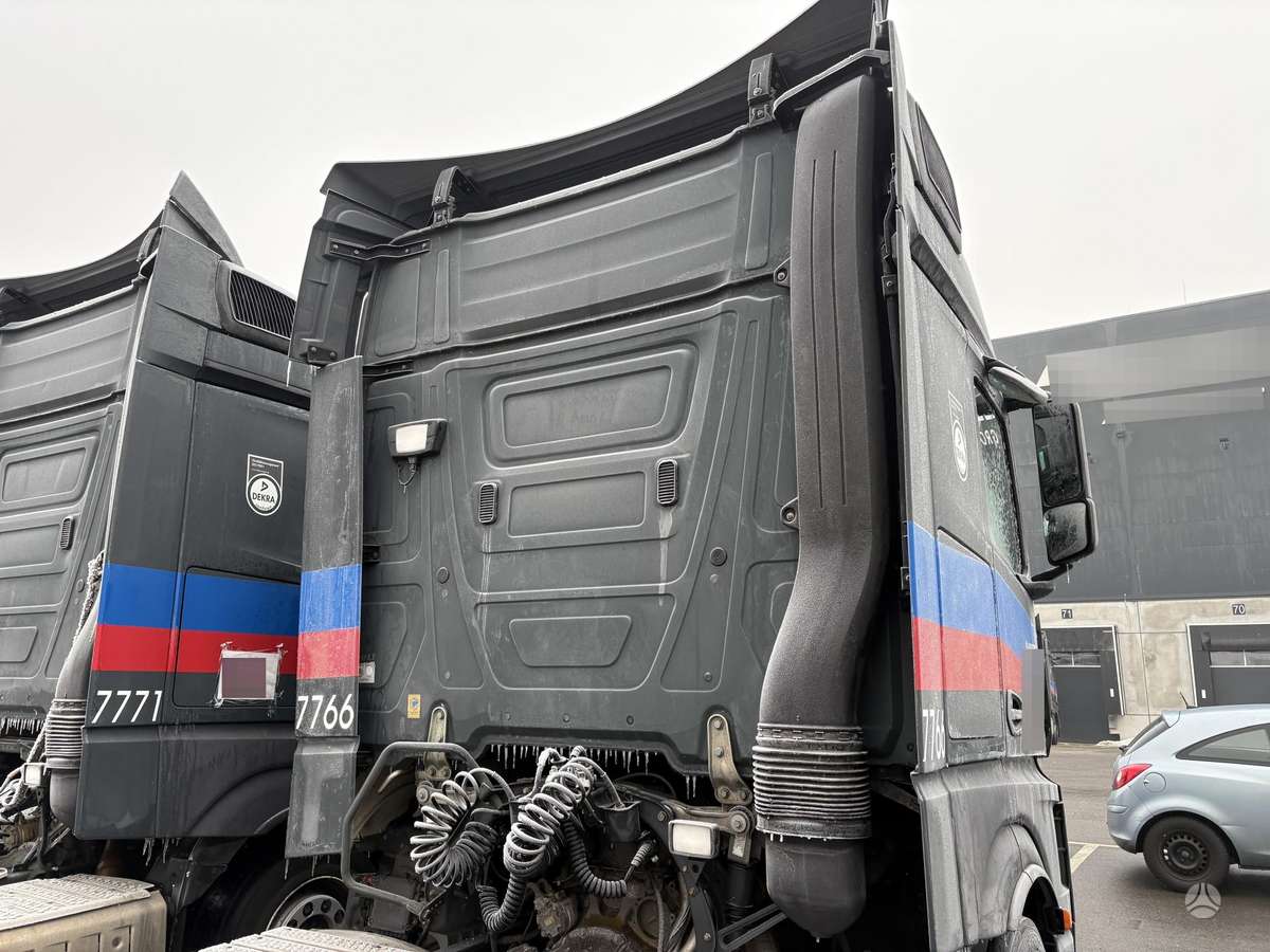 Mercedes-Benz 1842 Mega, double sleeper