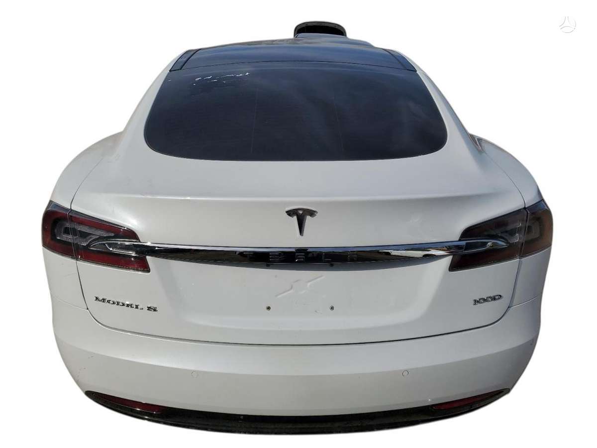 Tesla Model S по частям