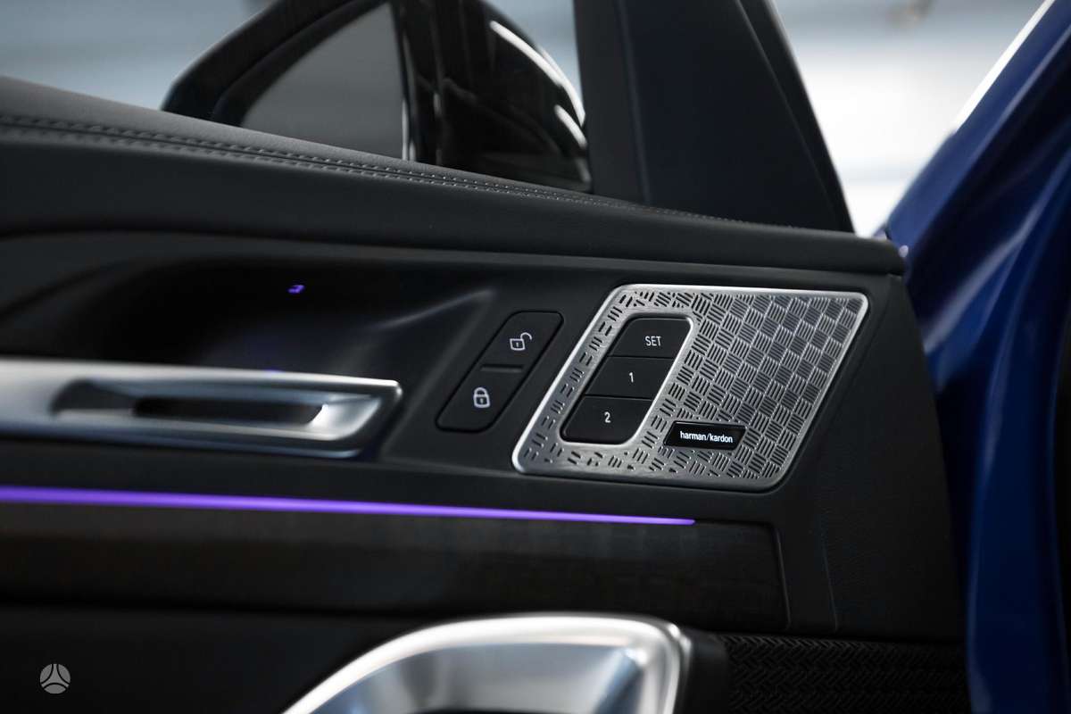 BMW X1, off-road / crossover