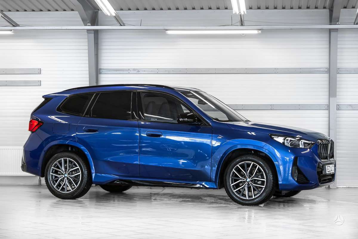 BMW X1, off-road / crossover