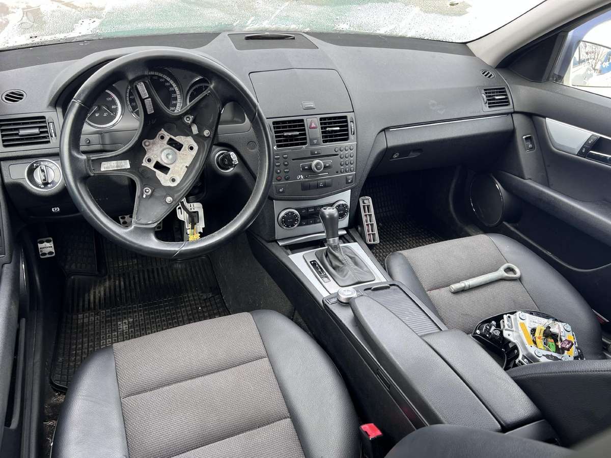 Mercedes-Benz C250 dalimis