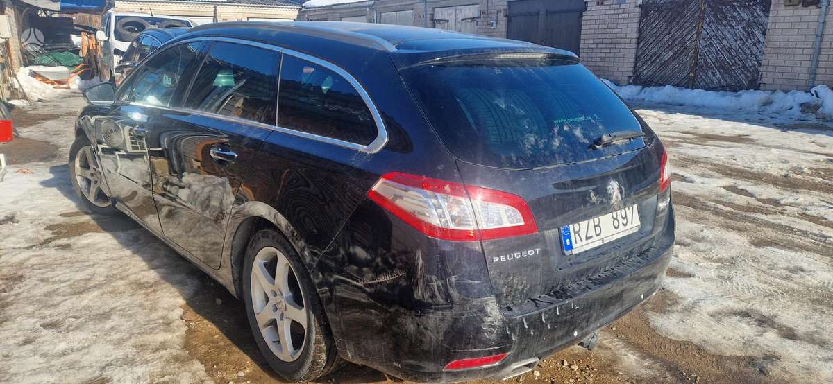 Peugeot 508 dalimis. Dalimis