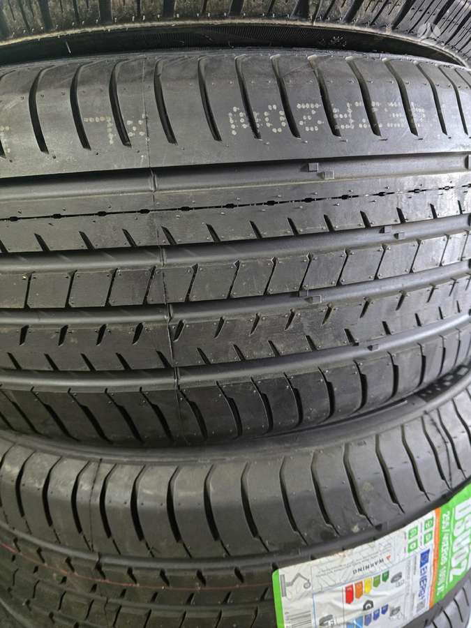 Doublestar, vasaras 255/45 R20
