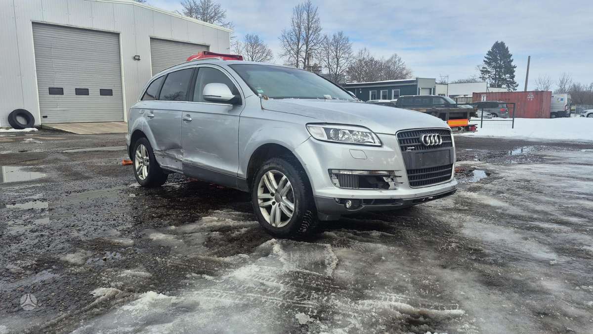 Audi Q7 dalimis