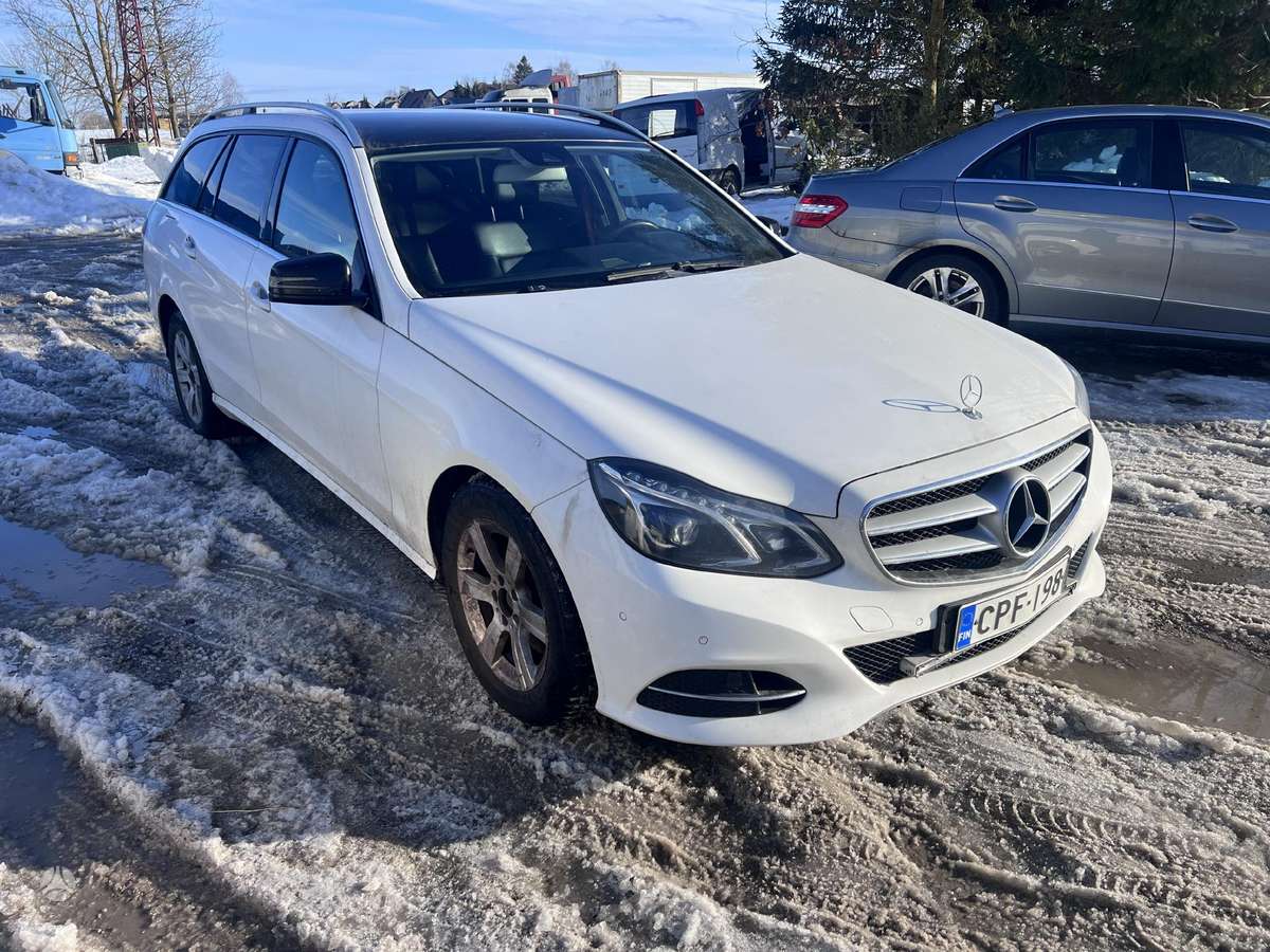 Mercedes-Benz E300 dalimis
