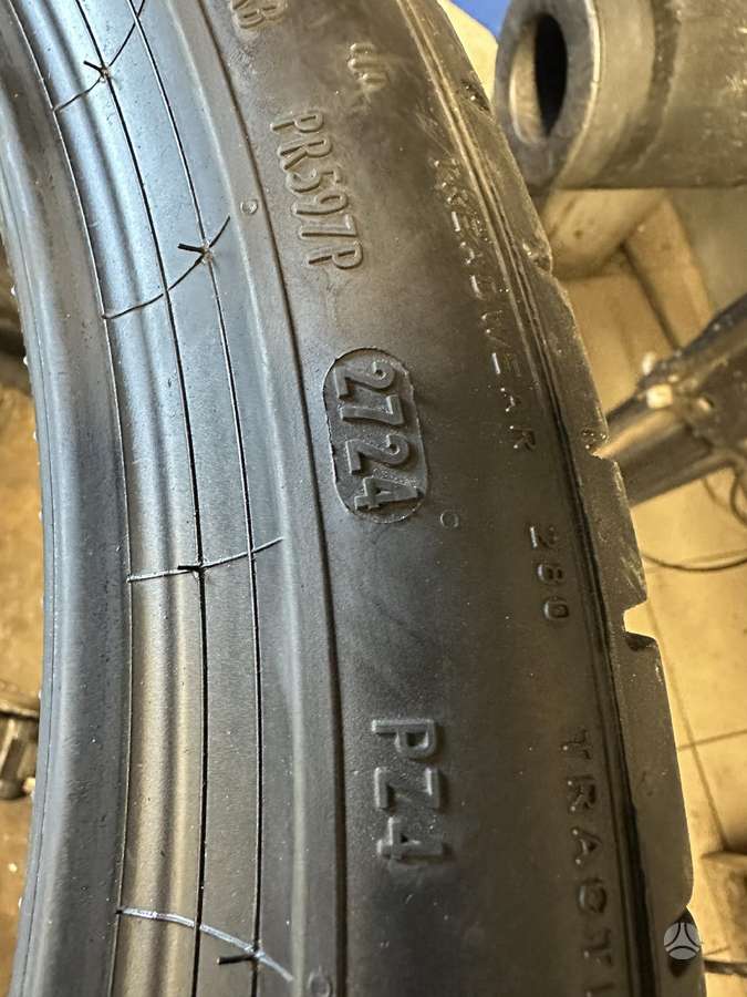 Pirelli, summer 275/35 R22