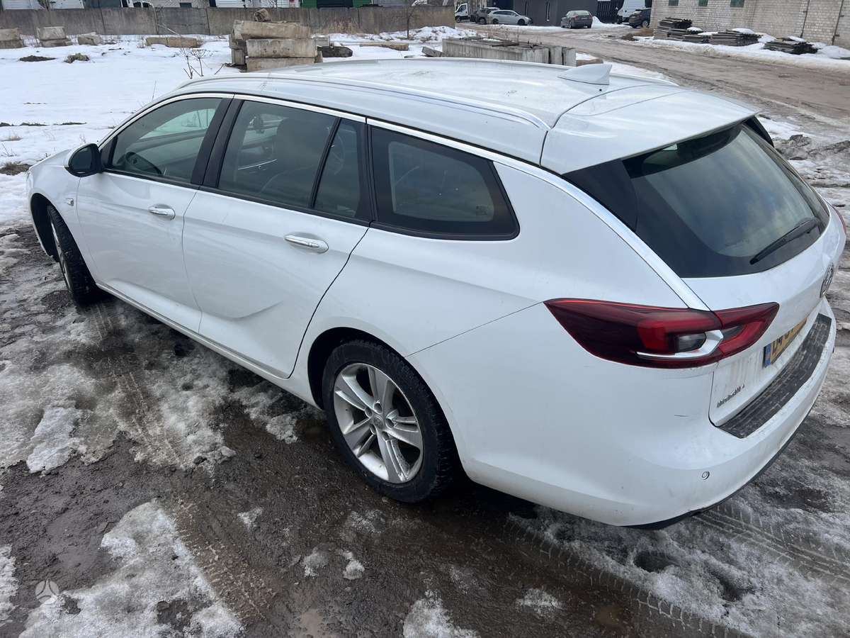 Opel Insignia dalimis