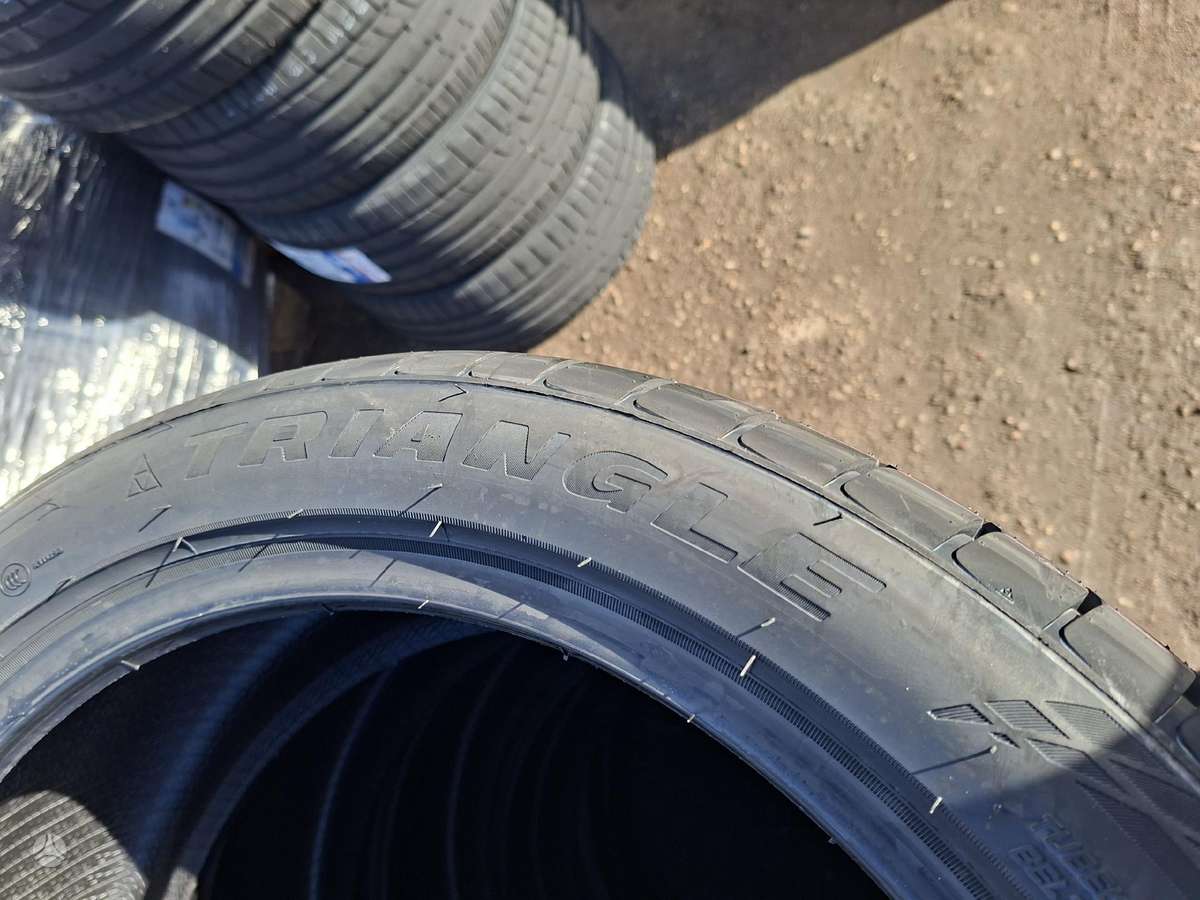 Triangle, summer 225/45 R18