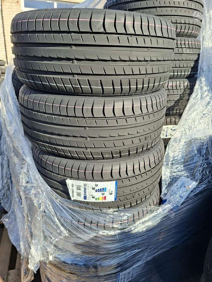 Triangle, summer 225/45 R17