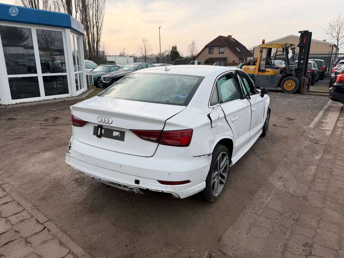 Audi A3, Sedanas