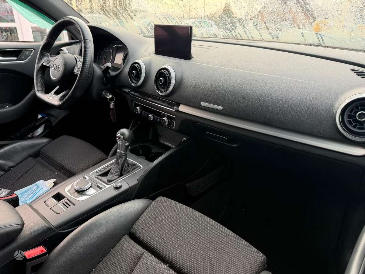 Audi A3, Sedanas