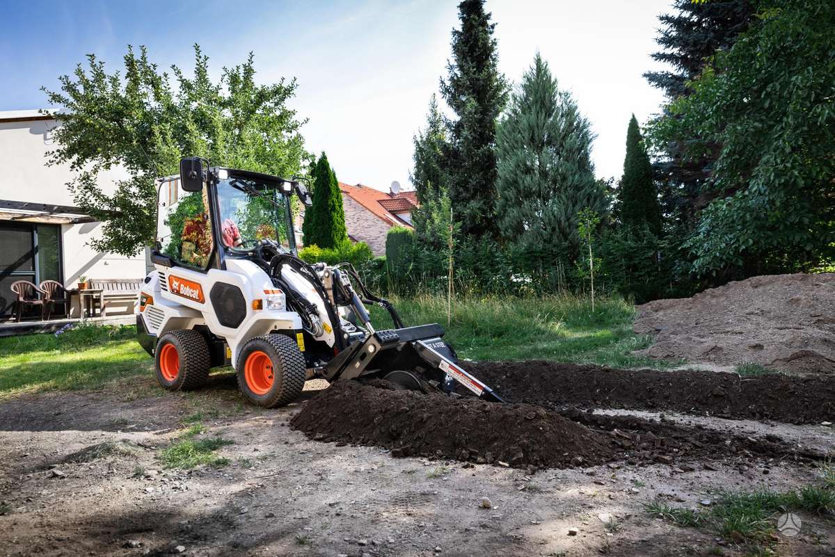 Bobcat L28, self-propelled loaders