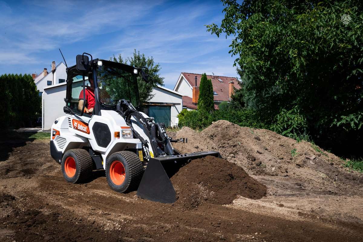 Bobcat L28, self-propelled loaders