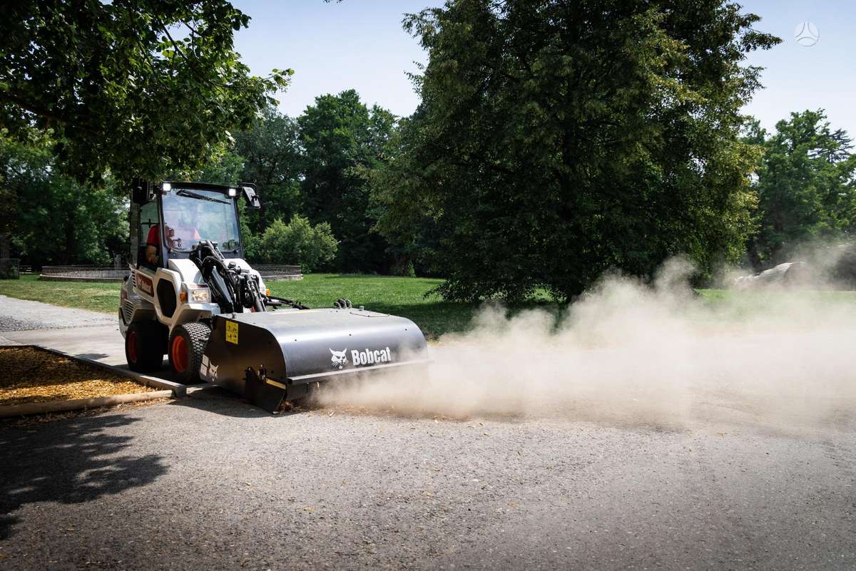 Bobcat L28, self-propelled loaders
