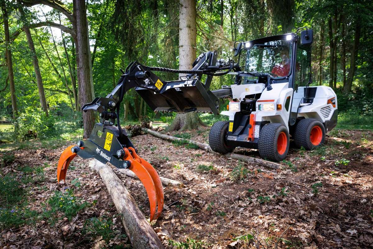 Bobcat L28, self-propelled loaders