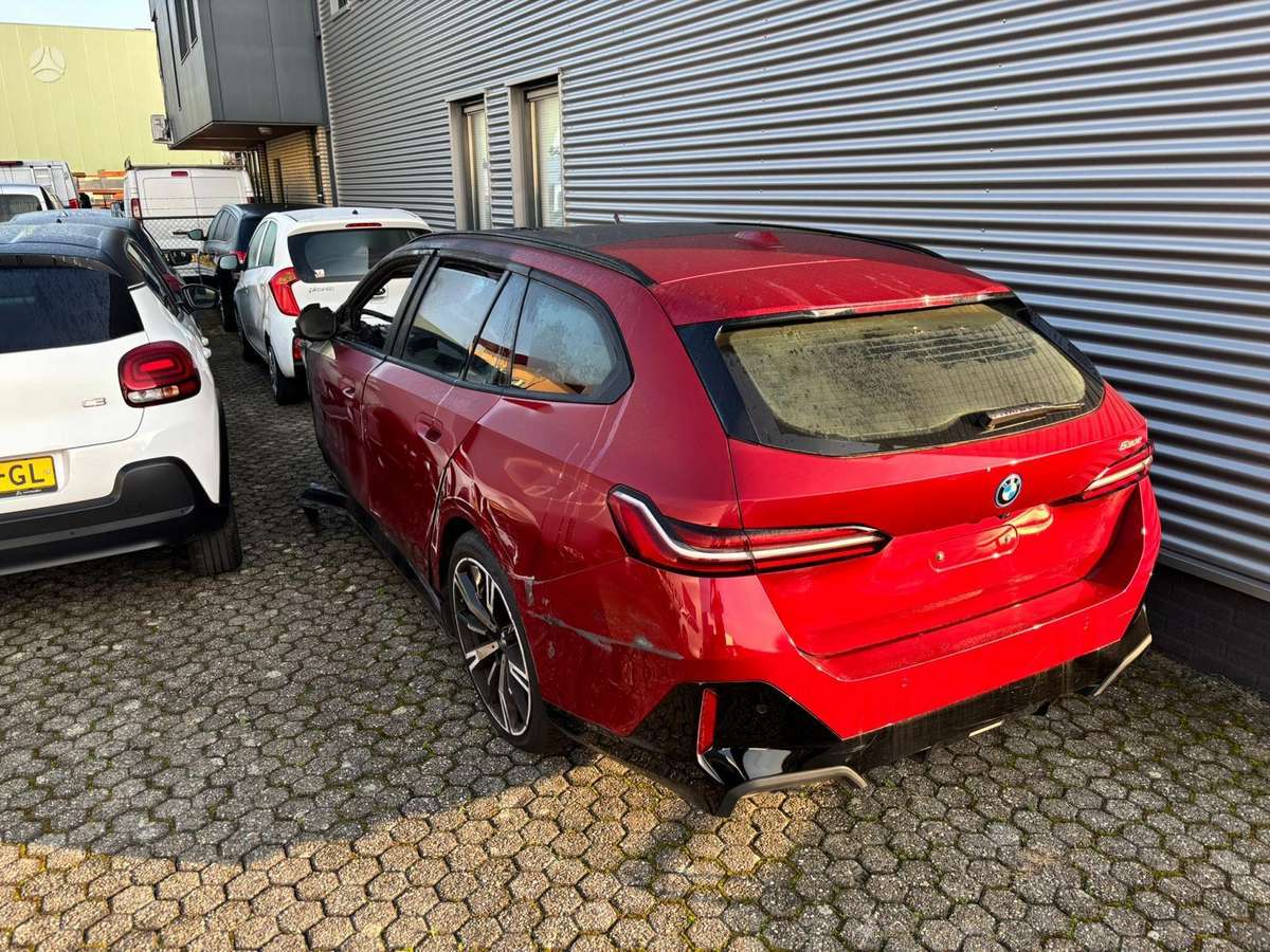 BMW 5 serija Bmw g61 530e dalimis