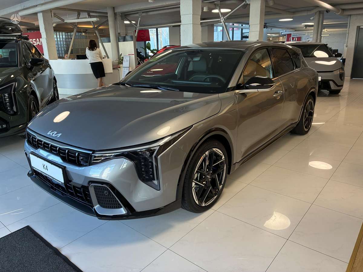 Kia K4, 1.6 l., hatchback