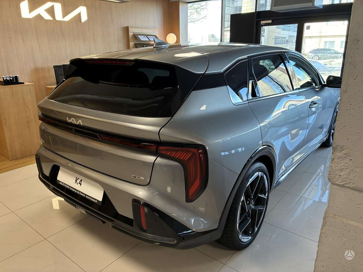 Kia K4, 1.6 l., hatchback