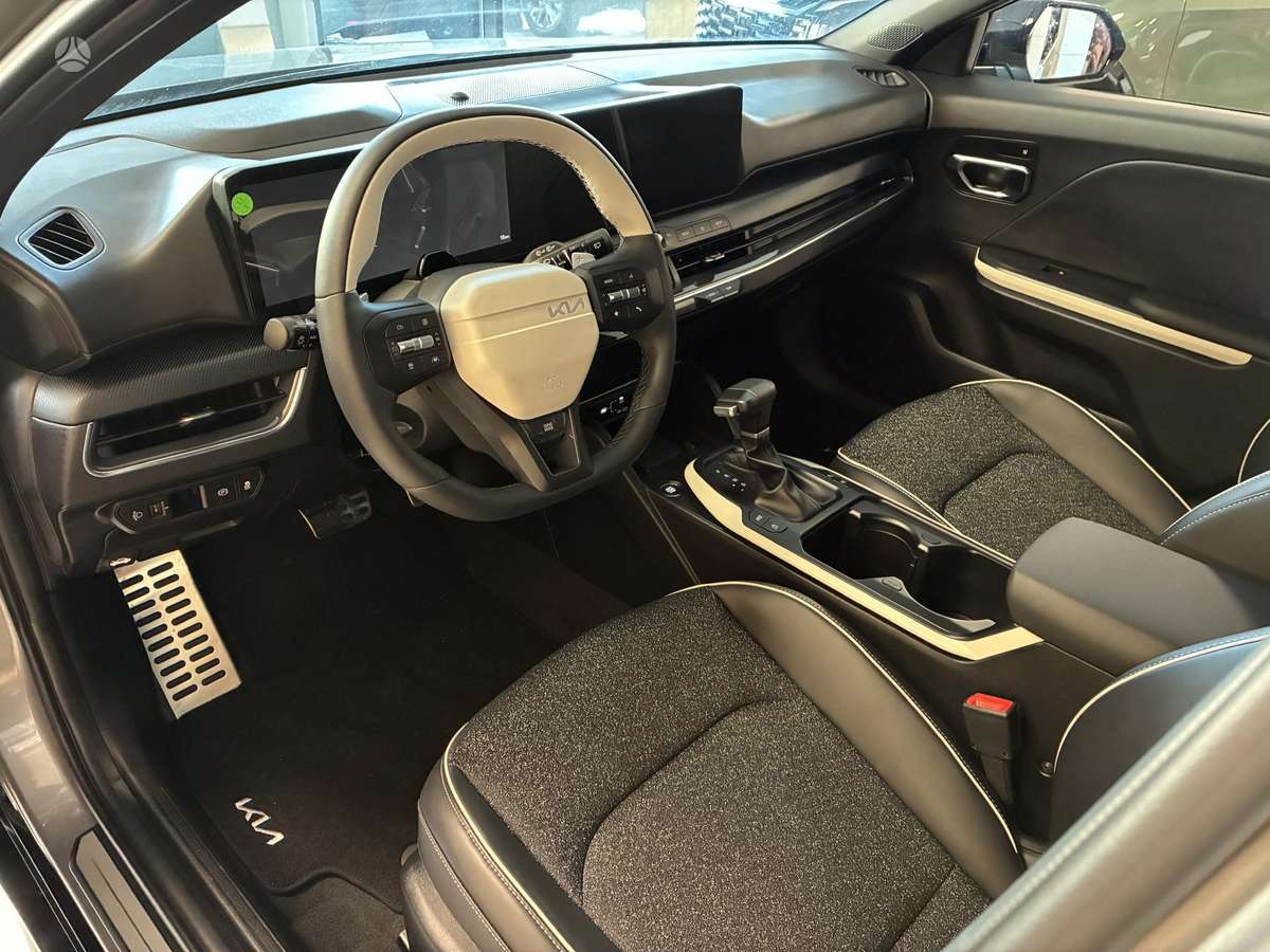 Kia K4, 1.6 l., hatchback