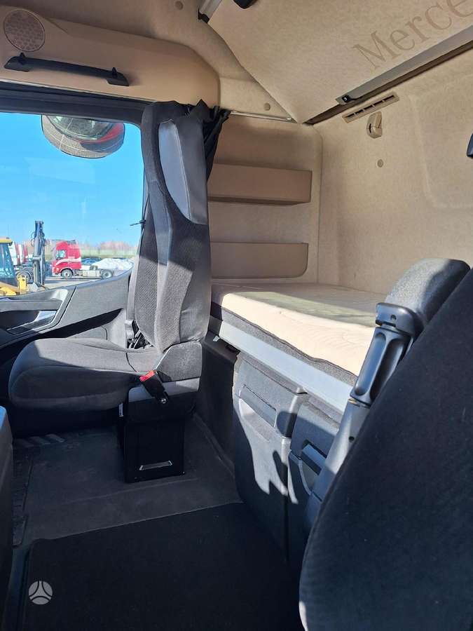 Mercedes-Benz Actros, double sleeper