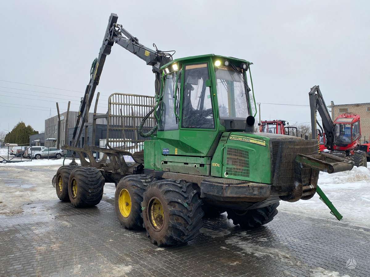 John Deere 810E (F576), forwarders