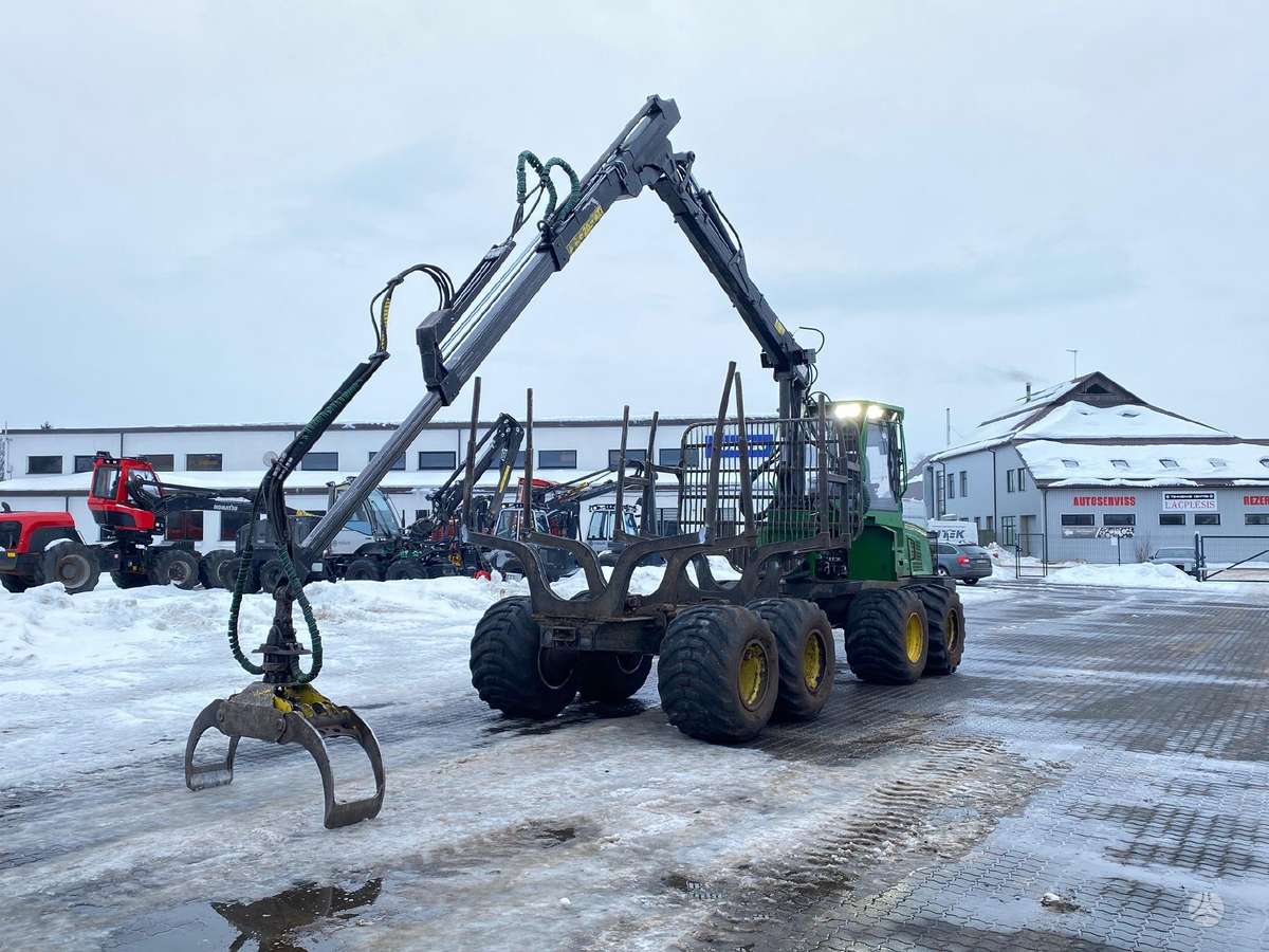 John Deere 810E (F576), forwarders