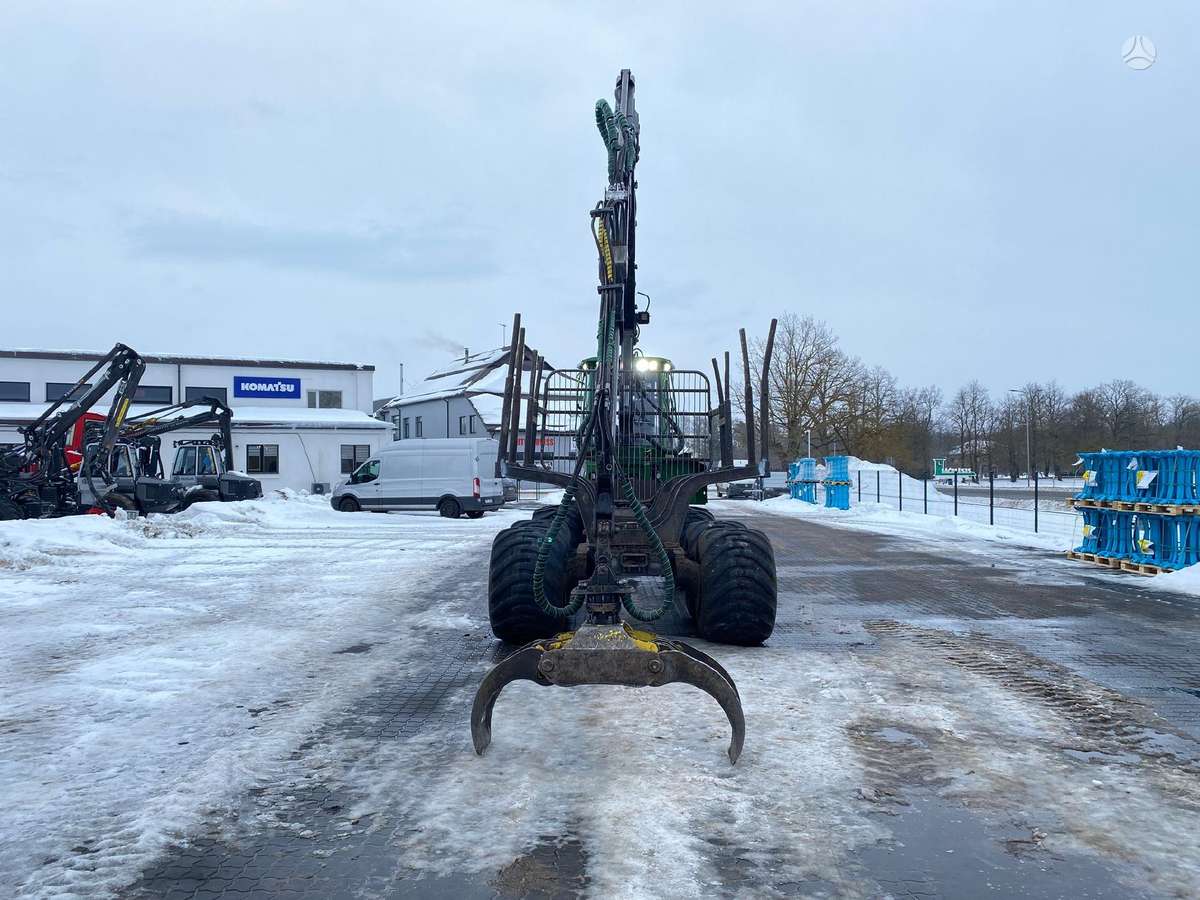 John Deere 810E (F576), forwarders