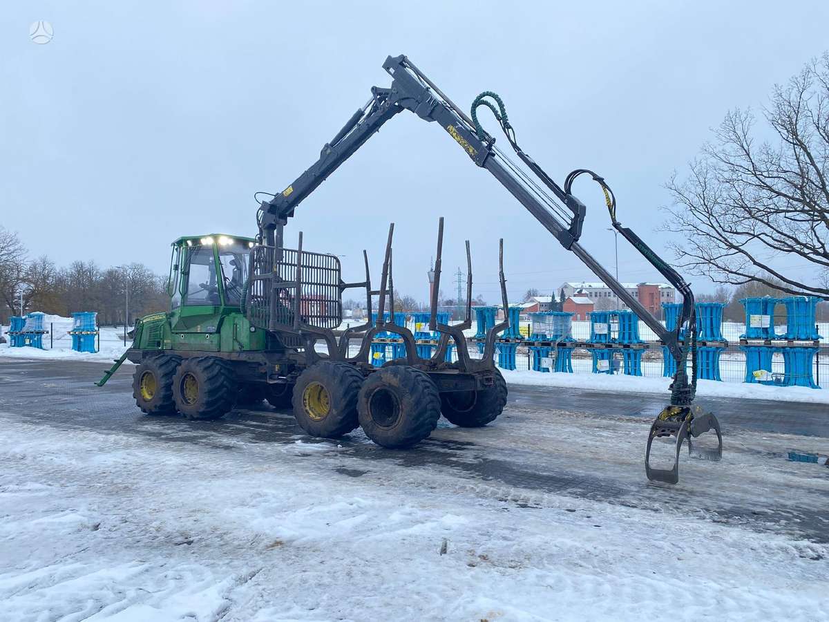 John Deere 810E (F576), forwarders