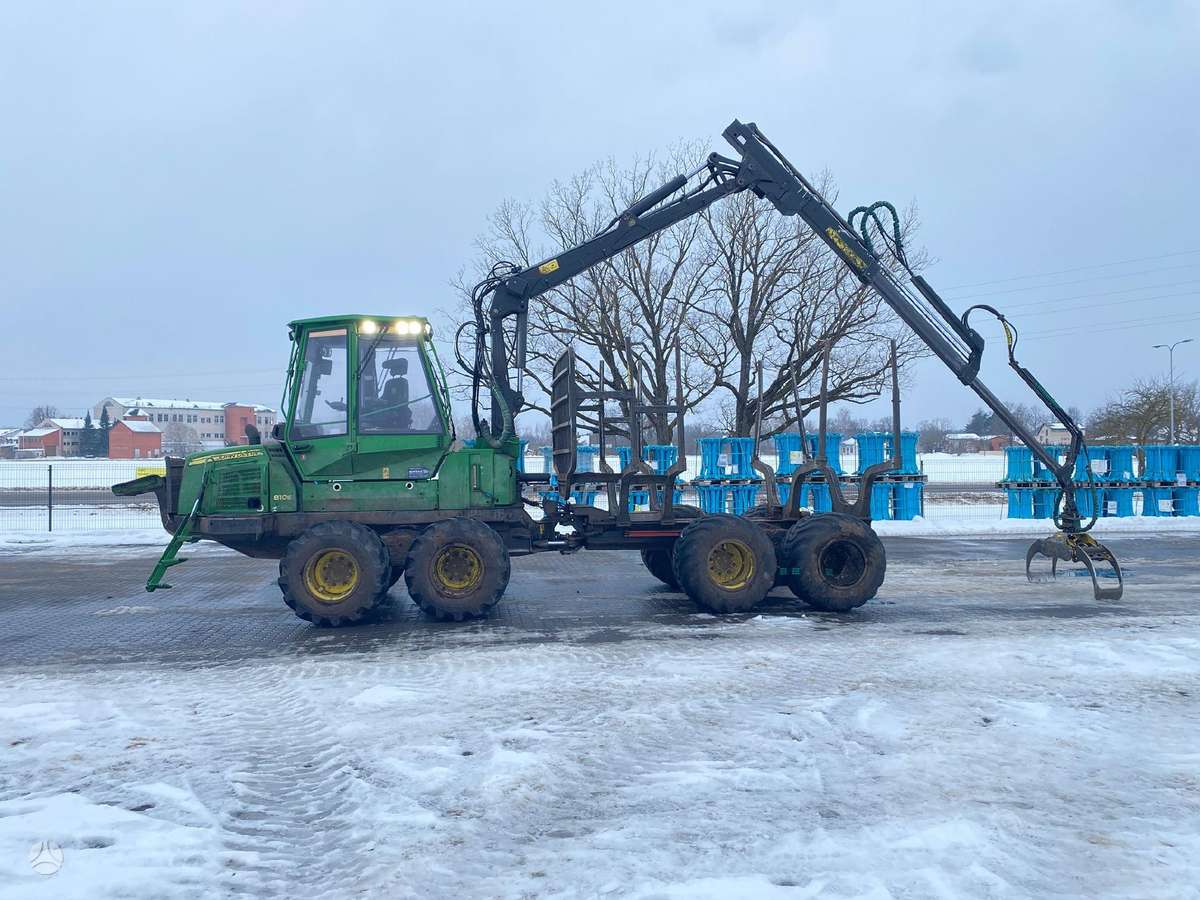 John Deere 810E (F576), forwarders