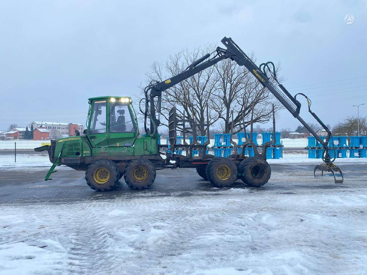 John Deere 810E (F576), medvežės