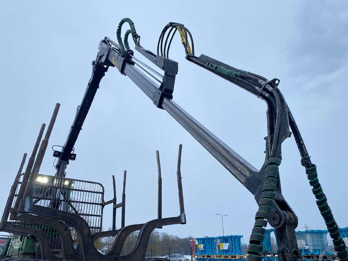 John Deere 810E (F576), forwarders