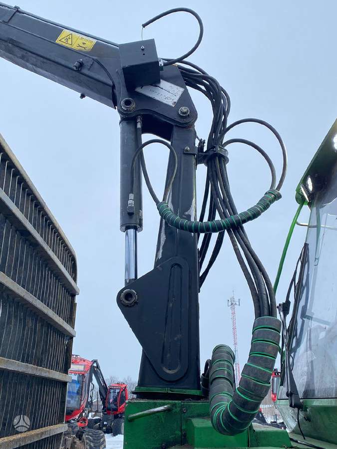 John Deere 810E (F576), forwarders