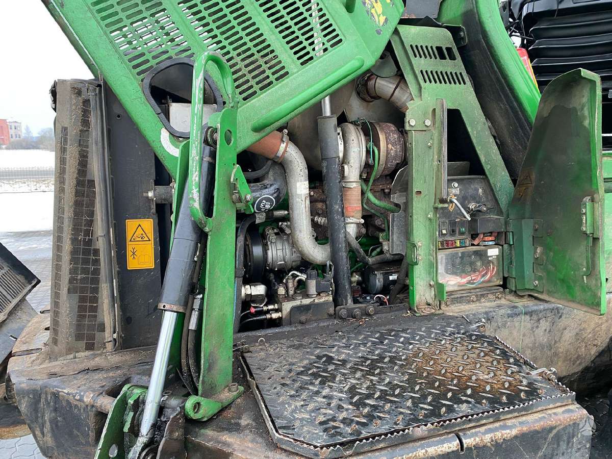 John Deere 810E (F576), форвардеры