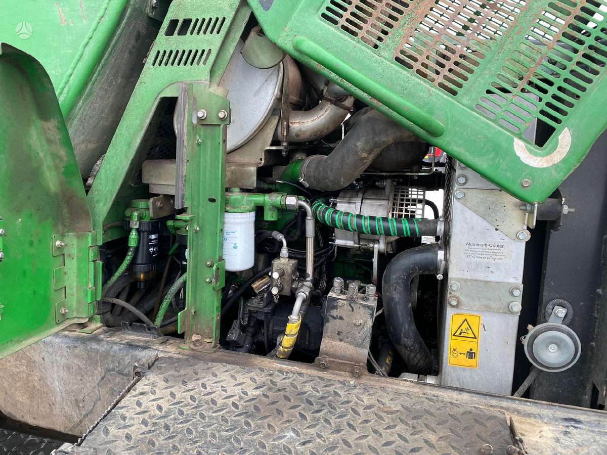 John Deere 810E (F576), forwarders