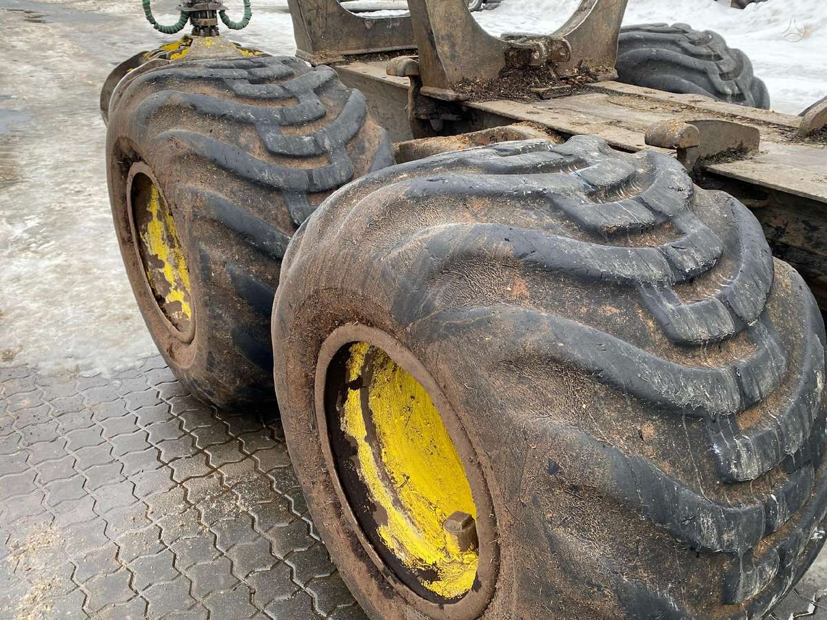 John Deere 810E (F576), forwarders