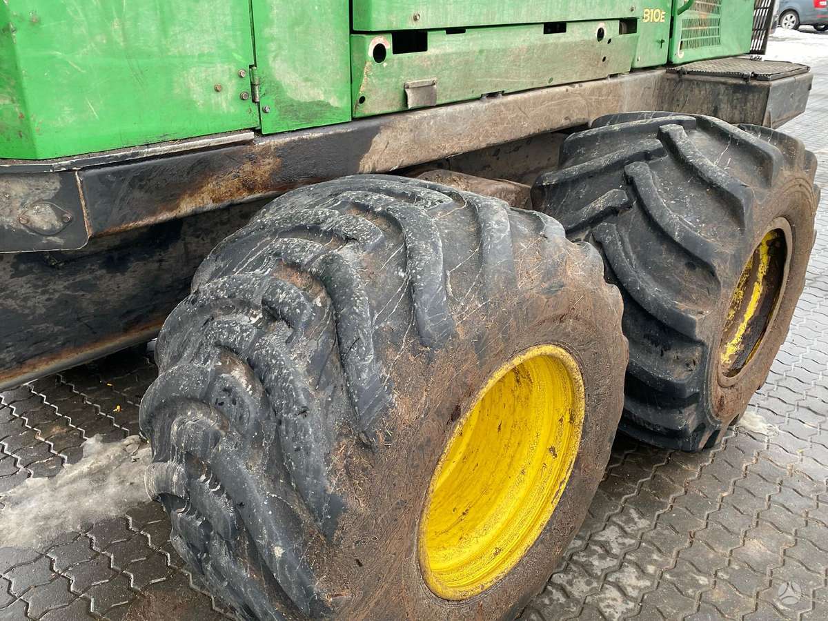 John Deere 810E (F576), forwarders
