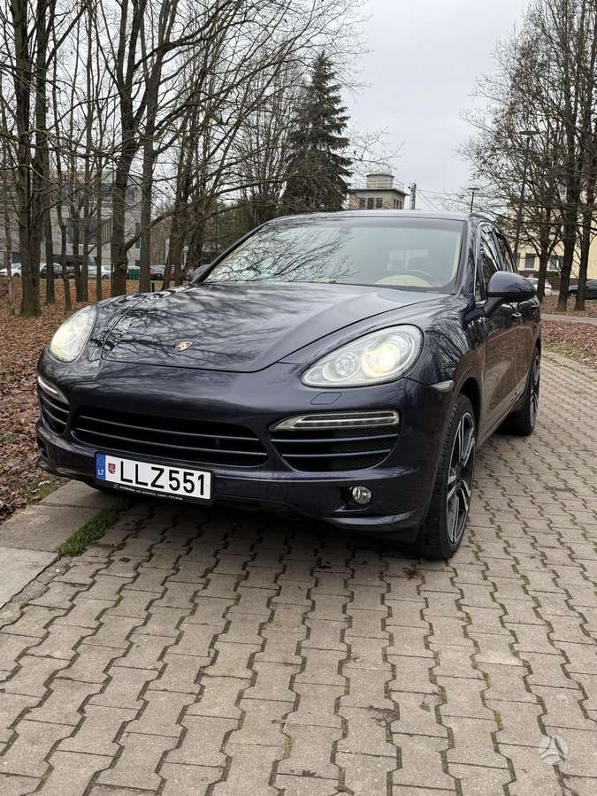 Porsche Cayenne - 1