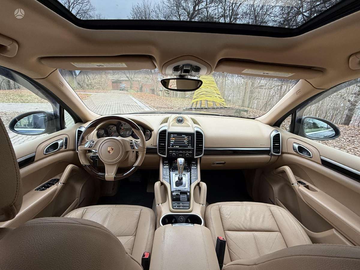 Porsche Cayenne - 8