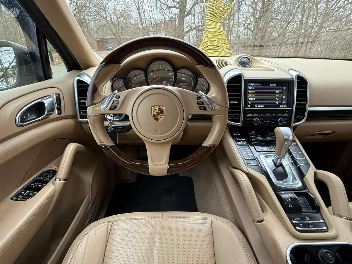 Porsche Cayenne - 9