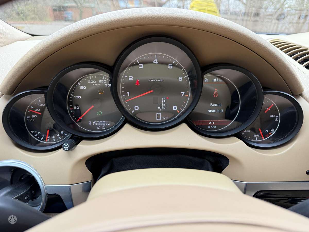 Porsche Cayenne - 12
