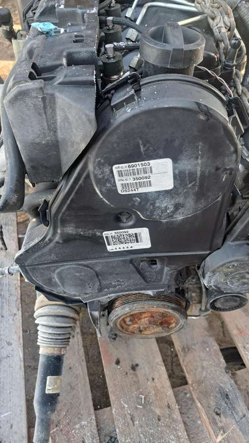 Volvo V70, D5244T. TF-80SC, engine parts