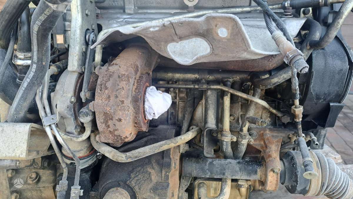 Volvo V70, D5244T. TF-80SC, engine parts