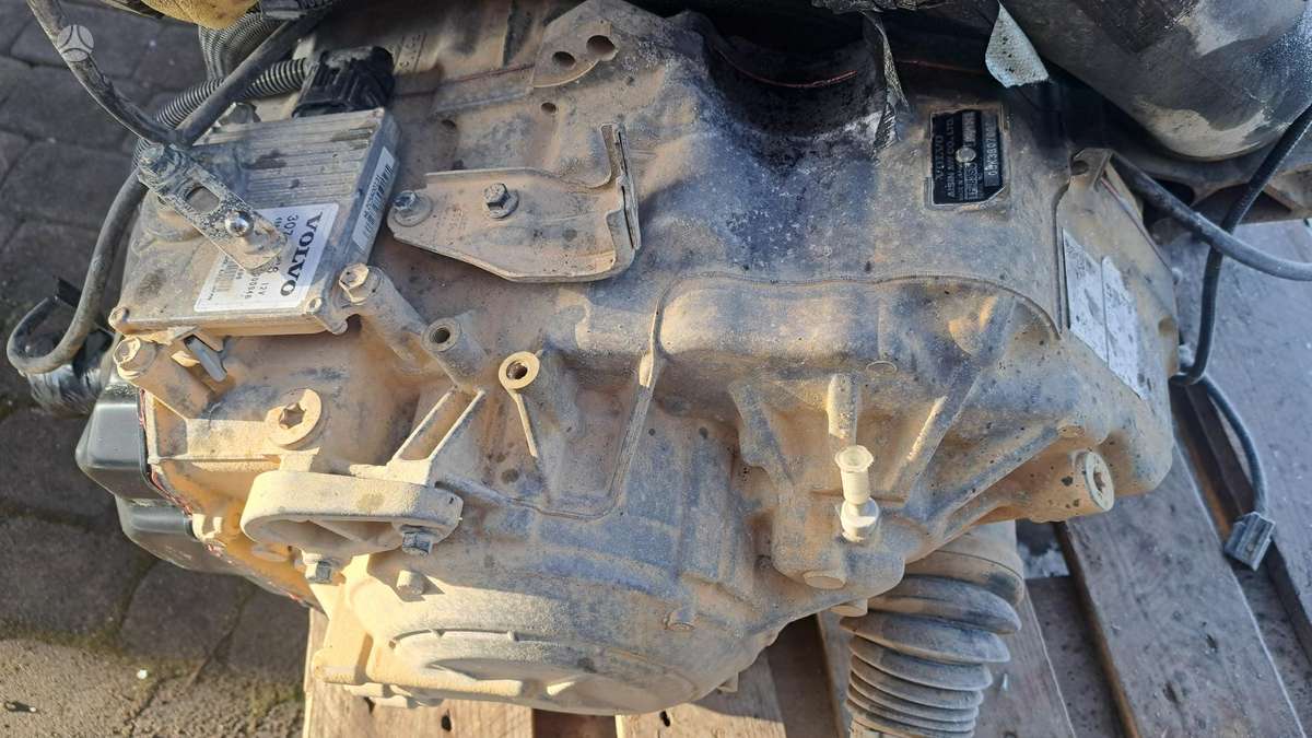 Volvo V70, D5244T. TF-80SC, engine parts