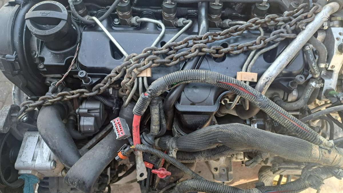 Volvo V70, D5244T. TF-80SC, engine parts