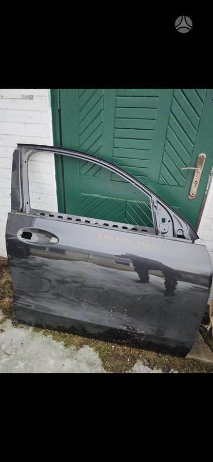 Mercedes-Benz EQC doors