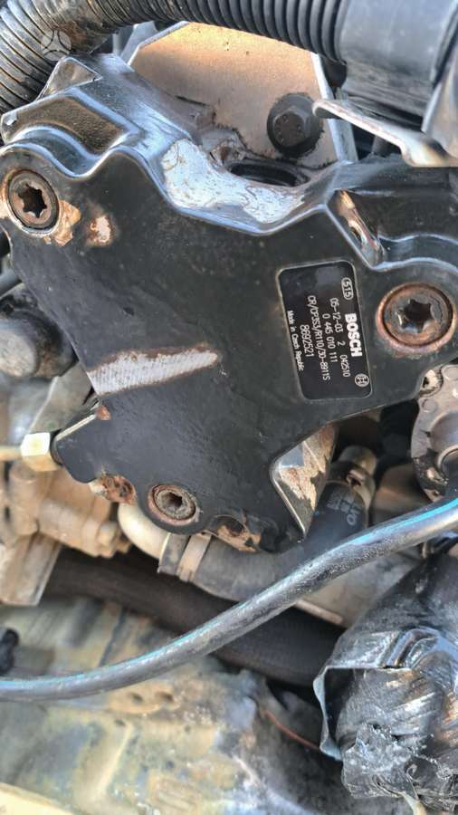Volvo V70, D5244T. TF-80SC, engine parts