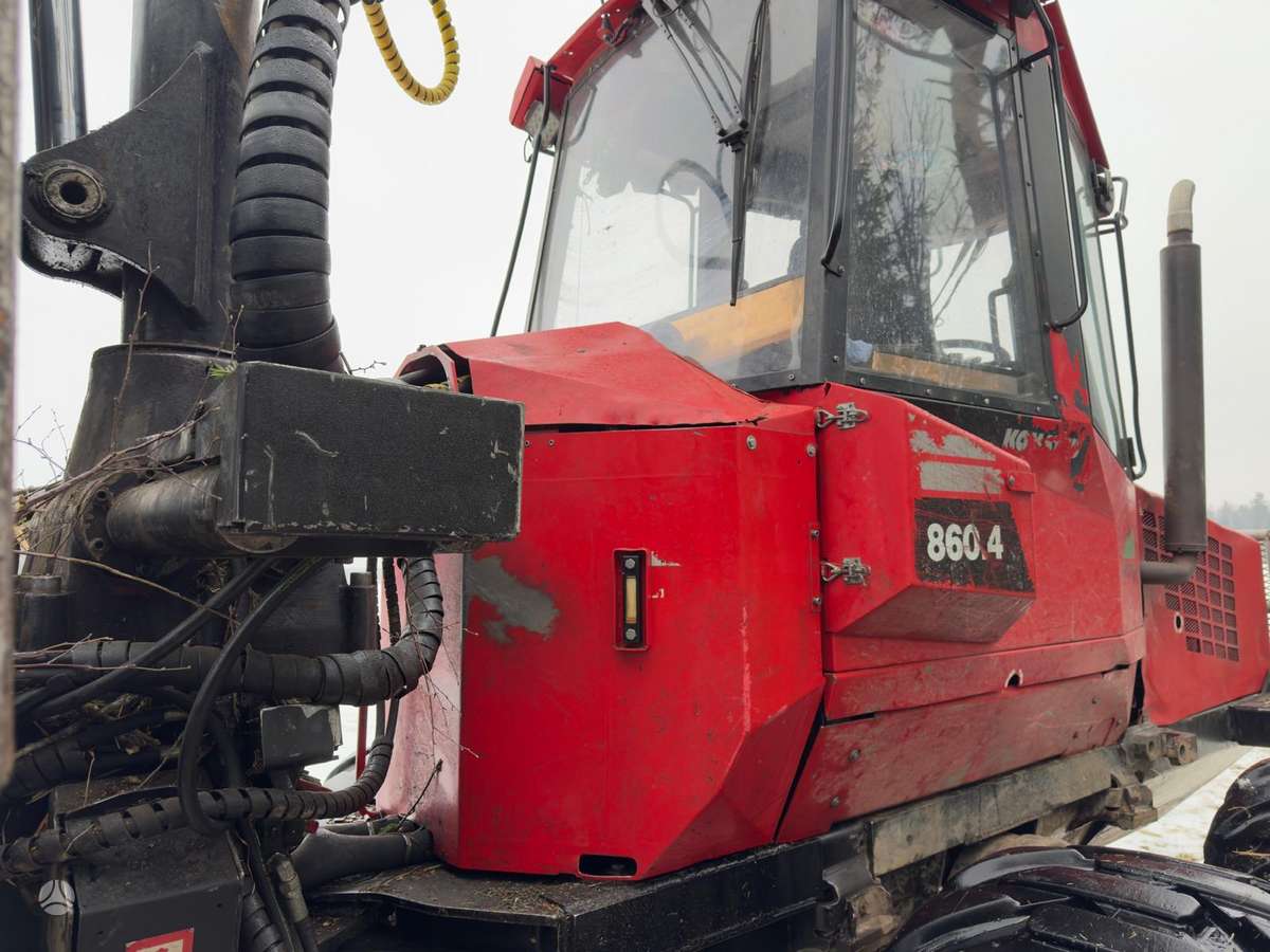 Komatsu 860.4, medvežės